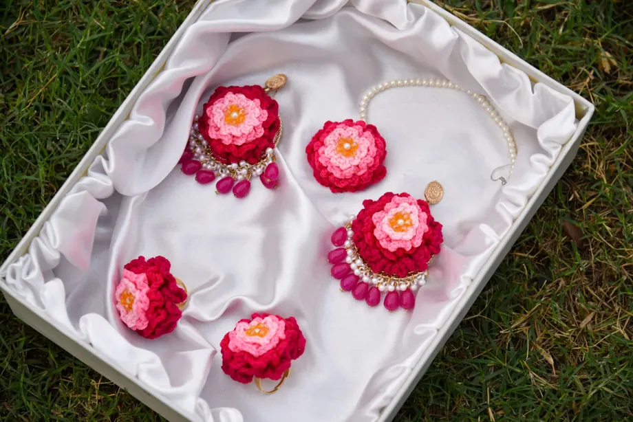 Pink floral jewellery set